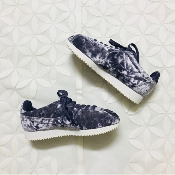 Nike Shoes - (7) Nike NWT